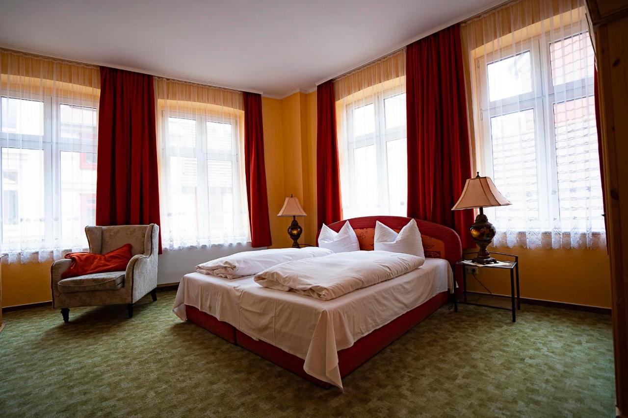 Pension Am Dom Шверин Экстерьер фото