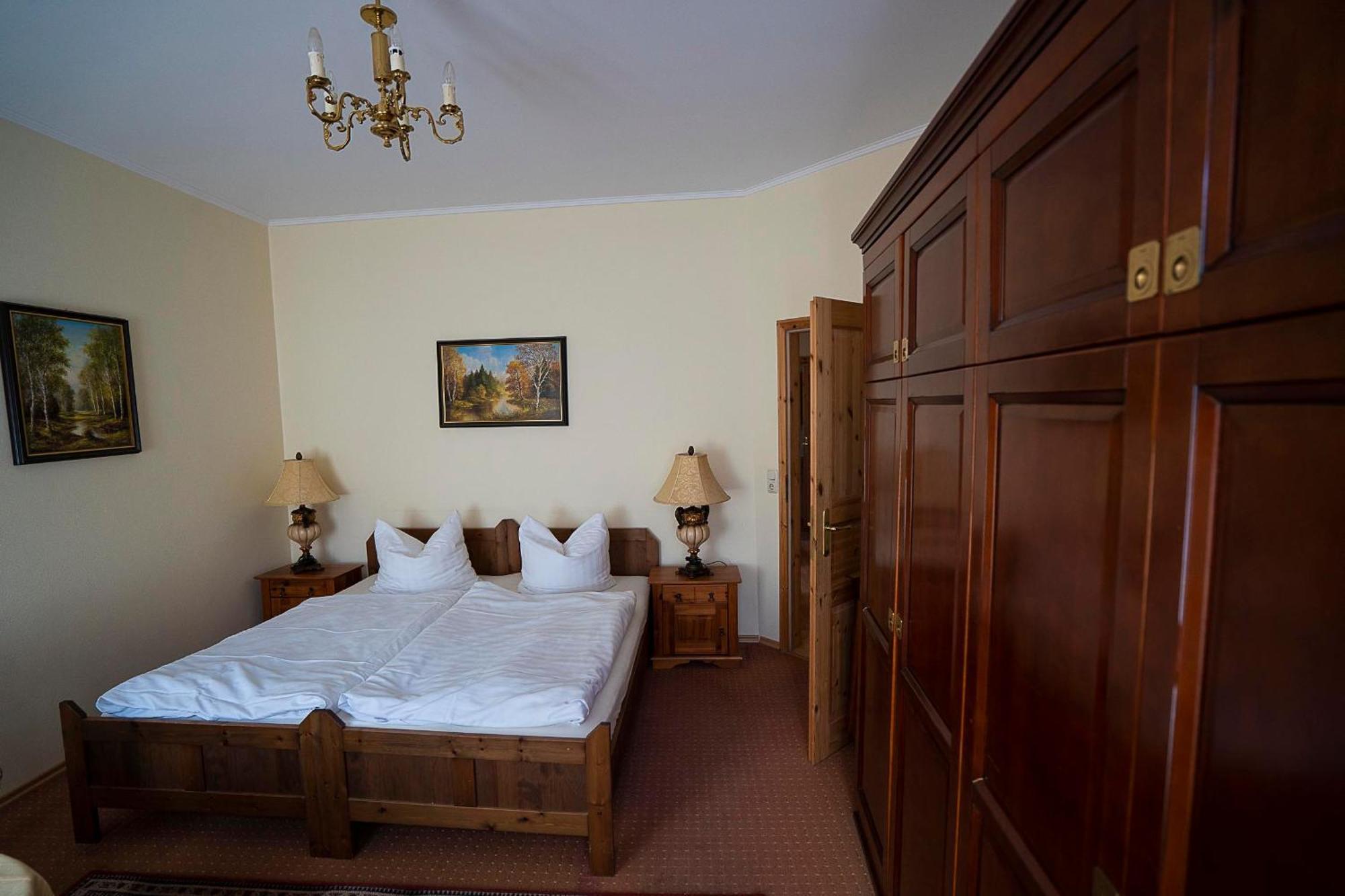 Pension Am Dom Шверин Номер фото