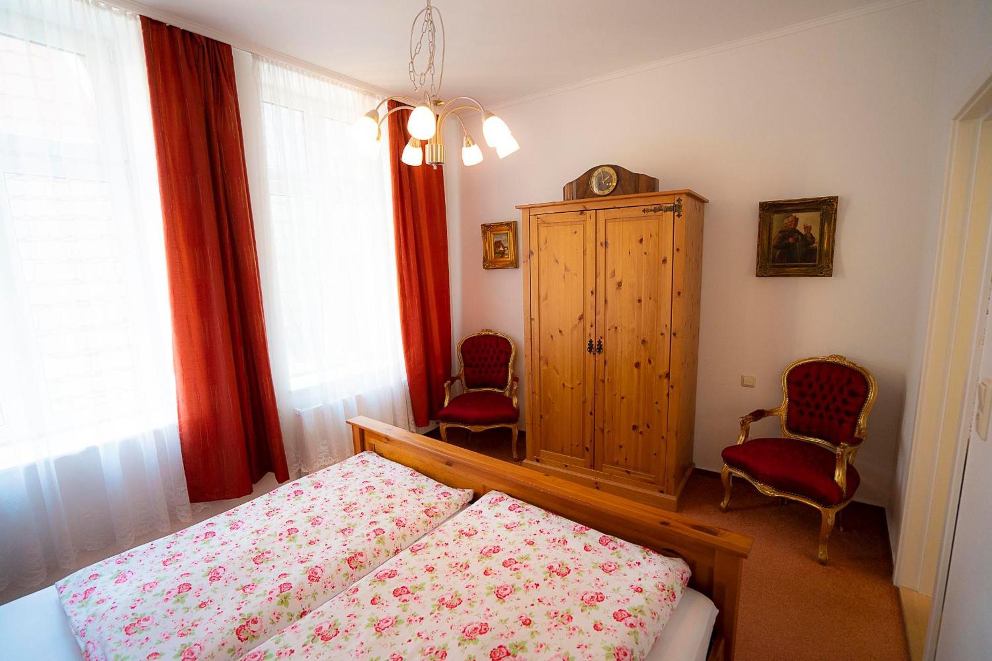 Pension Am Dom Шверин Номер фото